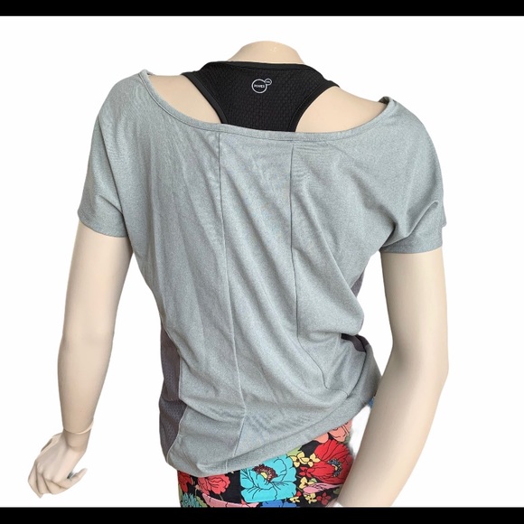 🦋✨ 2/15$ TOPS ✨🦋 Puma 2 in 1 athletic top - Picture 3 of 5